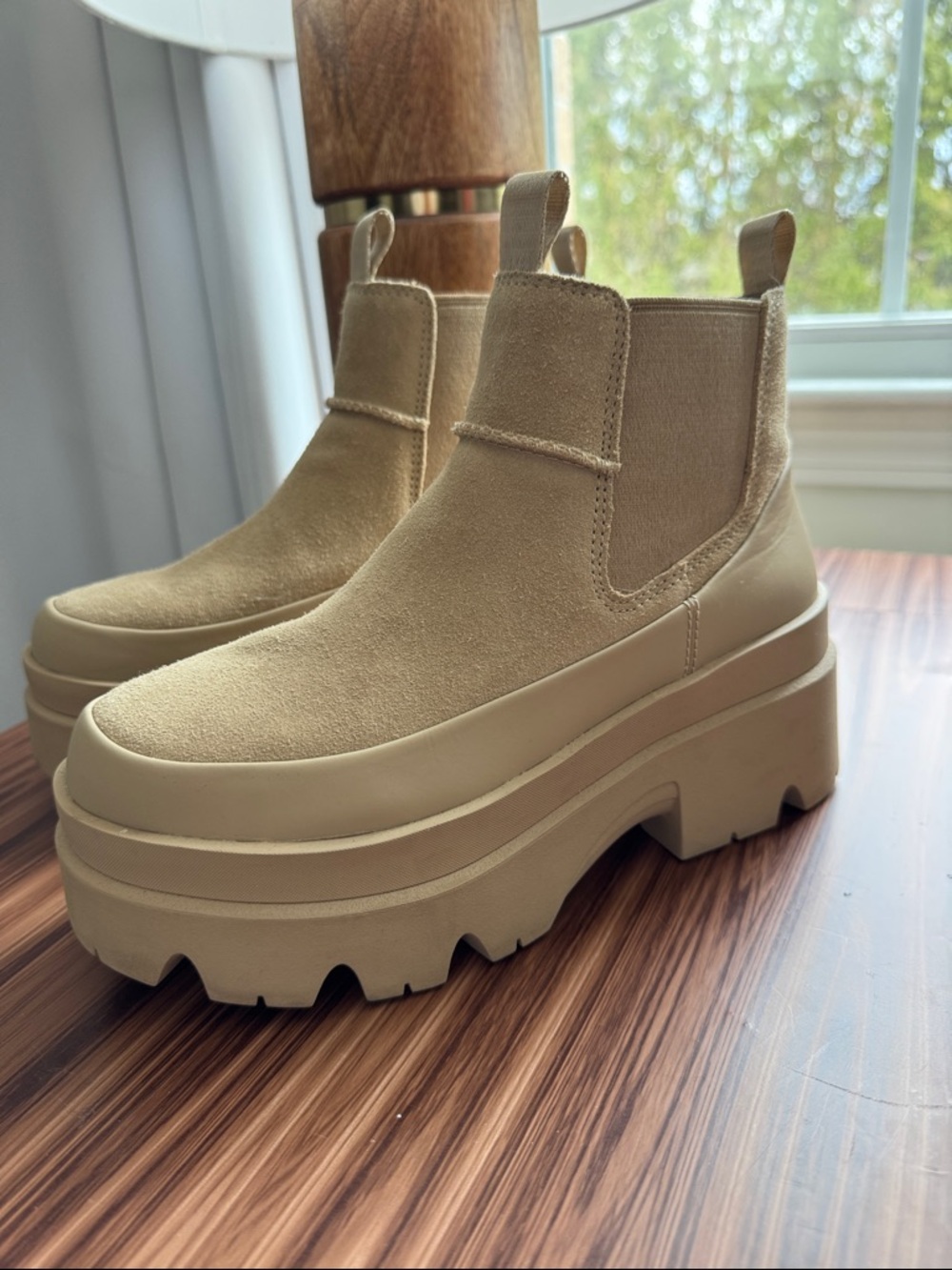 UGG Women's Chunky Platform Chelsea Boot - Tan